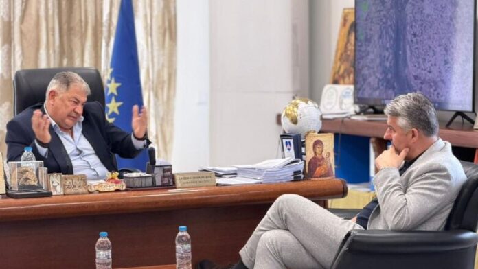 Συνάντηση με επικεφαλής τον Περιφερειάρχη ΑΜΘ, Χρ. Τοψίδη, στο Δημαρχείο Νέστου