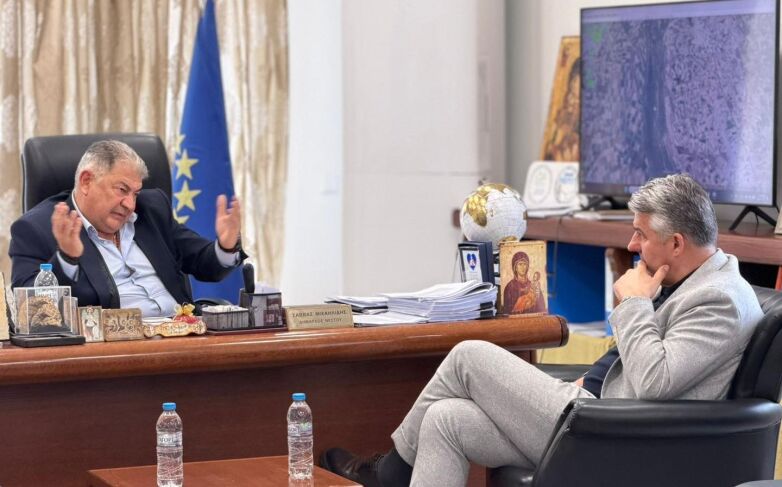 Συνάντηση με επικεφαλής τον Περιφερειάρχη ΑΜΘ, Χρ. Τοψίδη, στο Δημαρχείο Νέστου