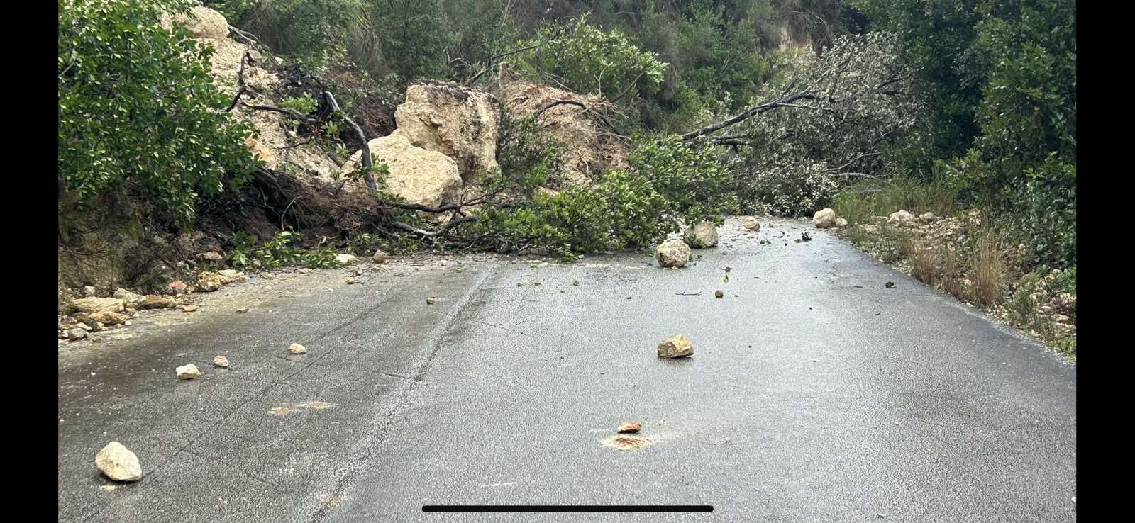 Στο έλεος της κακοκαιρίας η Ήπειρος με κλειστούς δρόμους και νέες κατολισθήσεις