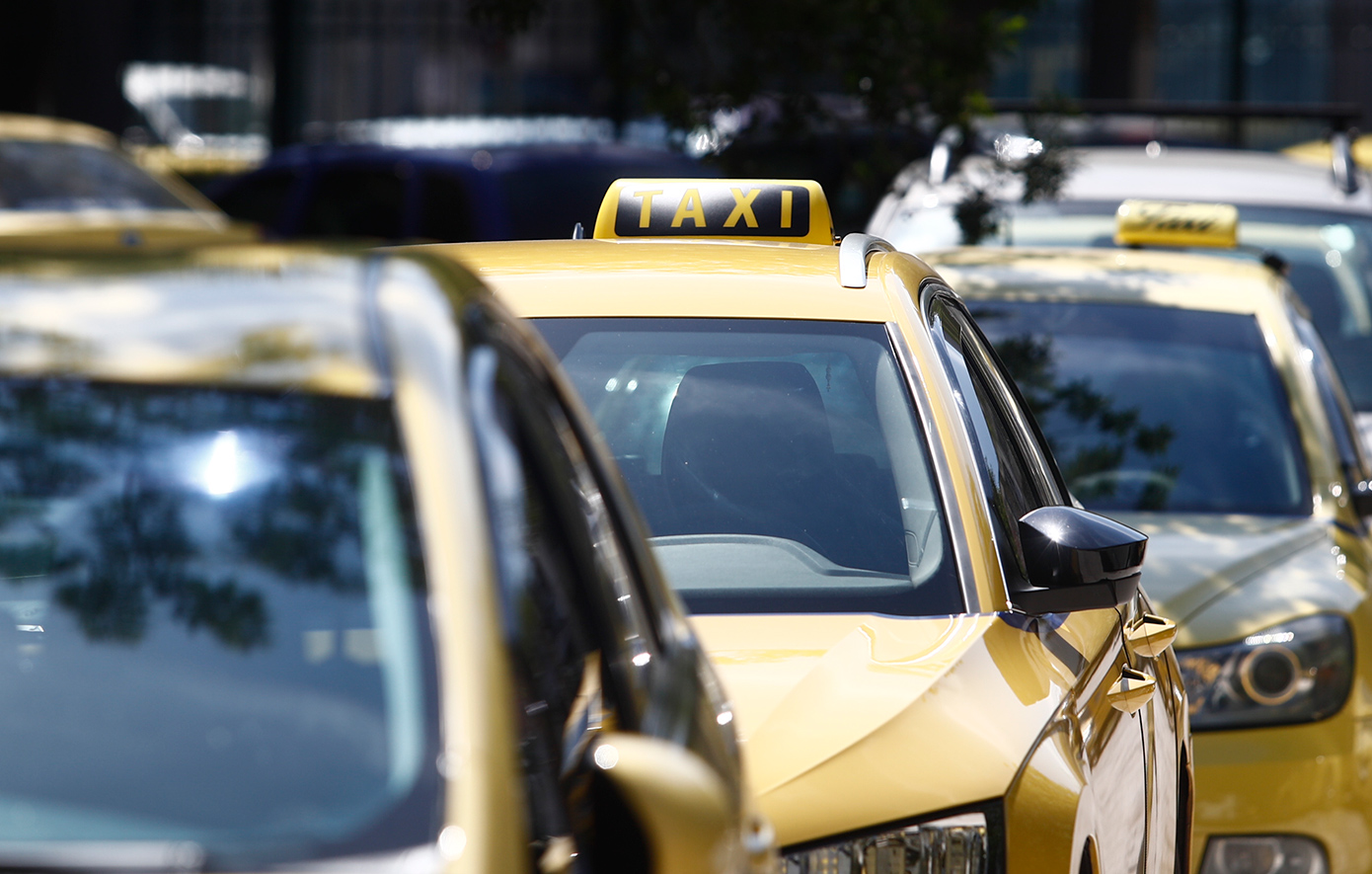 Ακινητοποιημένα τα ταξί στην Αθήνα – Απεργούν και οι οδηγοί στη Θεσσαλονίκη