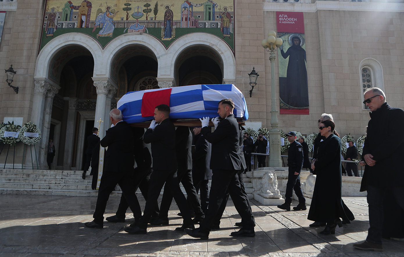 Το τελευταίο αντίο στην Ελένη Γλύκατζη-Αρβελέρ στη Μητρόπολη Αθηνών – Δείτε βίντεο και φωτογραφίες