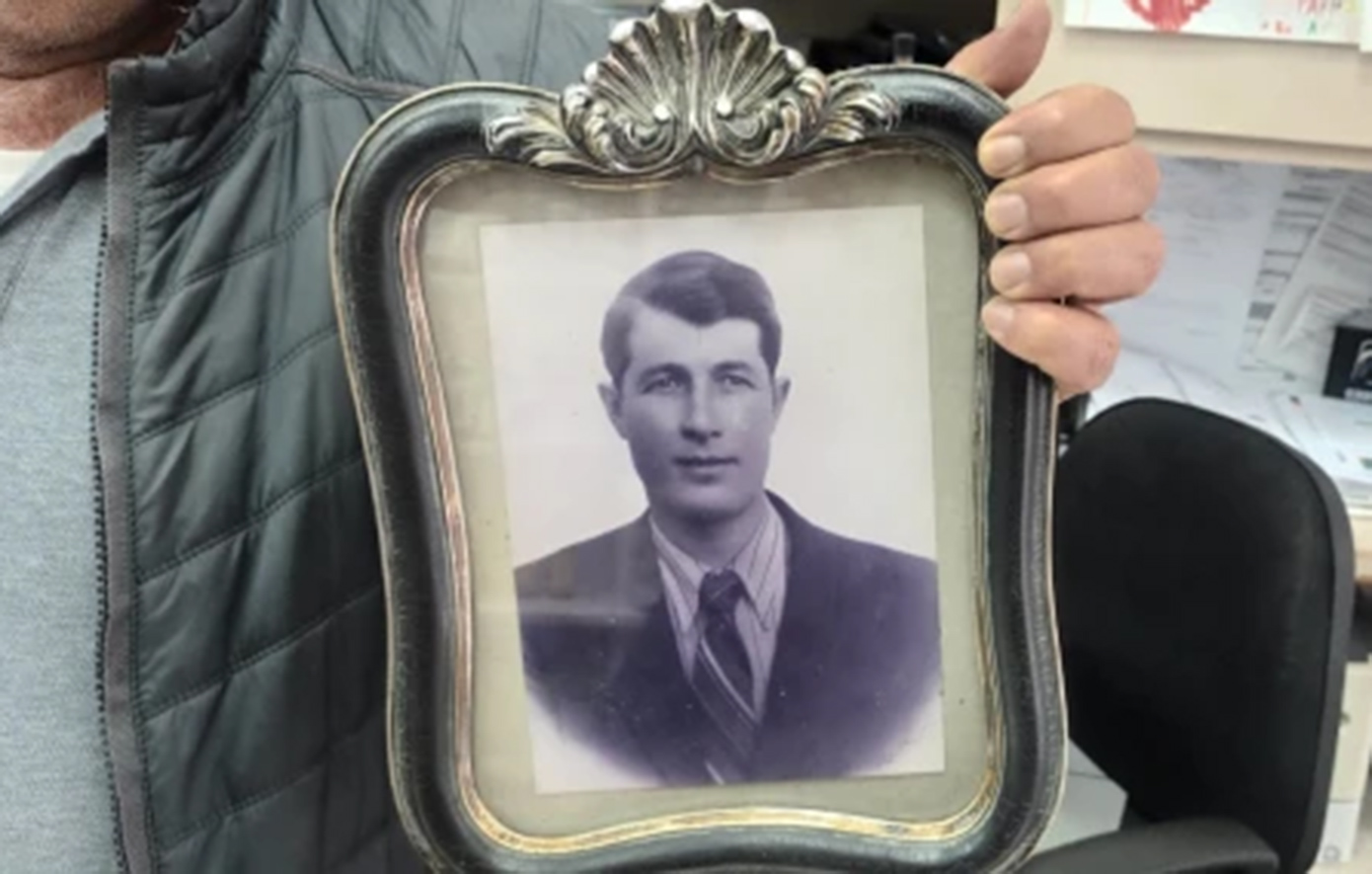 Συγκλονιστική αφήγηση από την Κρήτη – Ανακάλυψε τον παππού του στις φωτογραφίες των «200» στην Καισαριανή