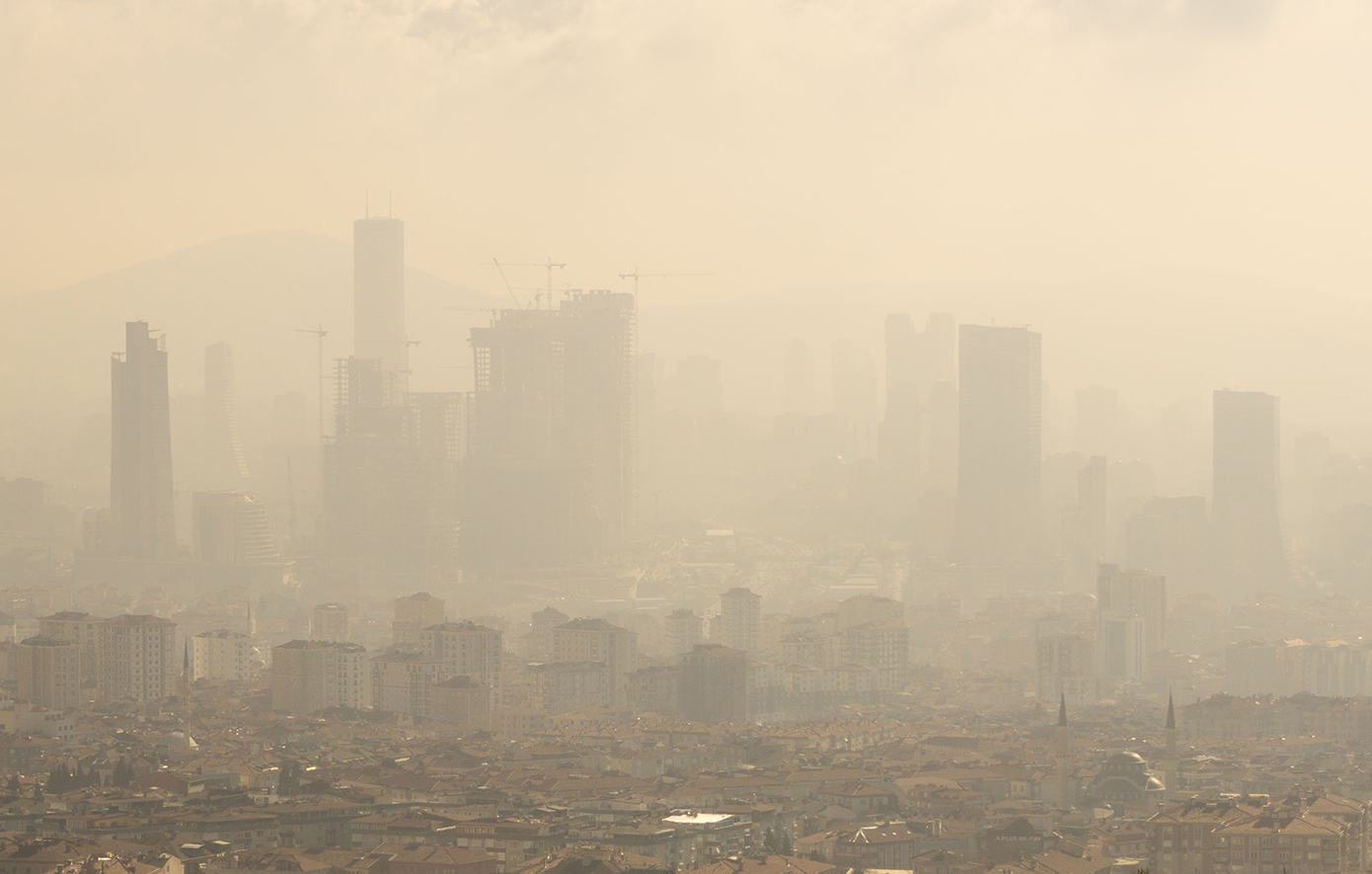 Fitch: Οι χώρες με λιγότερη ρύπανση απειλούνται περισσότερο από την κλιματική κρίση και το χρέος