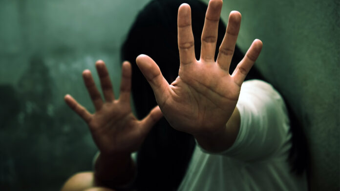 Σοκαριστικές στιγμές για 44χρονη από τον 24χρονο σύντροφό της – «Αν καλέσεις την αστυνομία, θα σε σκοτώσω»