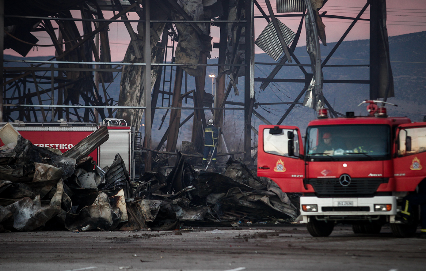 «Οι υπάλληλοι στη «Βιολάντα» εργάζονταν με σόμπες για θέρμανση – Μητέρα θύματος αποκαλύπτει: Δύο διευθυντές γνώριζαν για τη μυρωδιά αερίου»