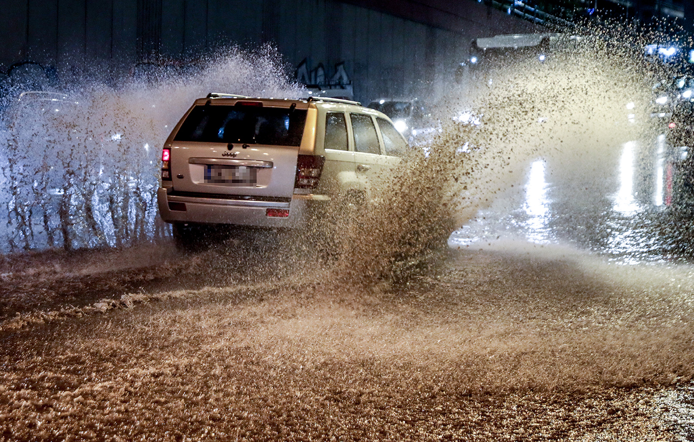 «Διαλυμένη» ζώνη καταιγίδων με 300 χιλιόμετρα έντασης – Πότε θα πλήξει την Αττική