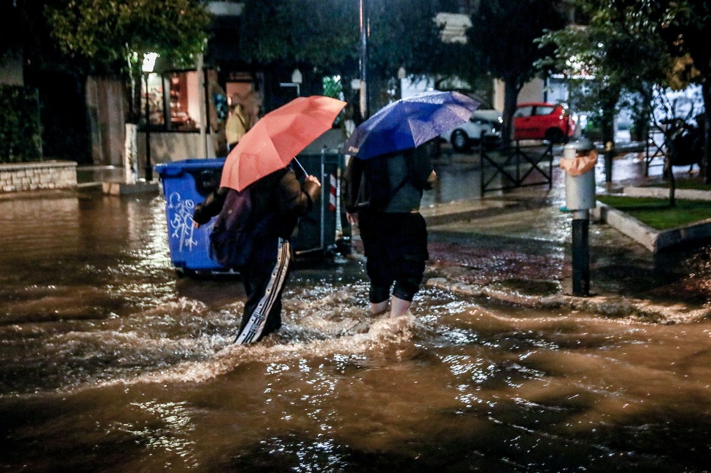 Ισχυρή κακοκαιρία χτυπά πολλές περιοχές της Αττικής – Οι καιρικές προβλέψεις για τις επόμενες ώρες