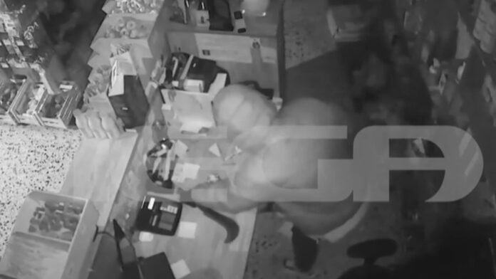 Καρέ καρέ η επιδρομή διαρρηκτών στον Βόλο – Λεηλάτησαν σπίτια και καταστήματα