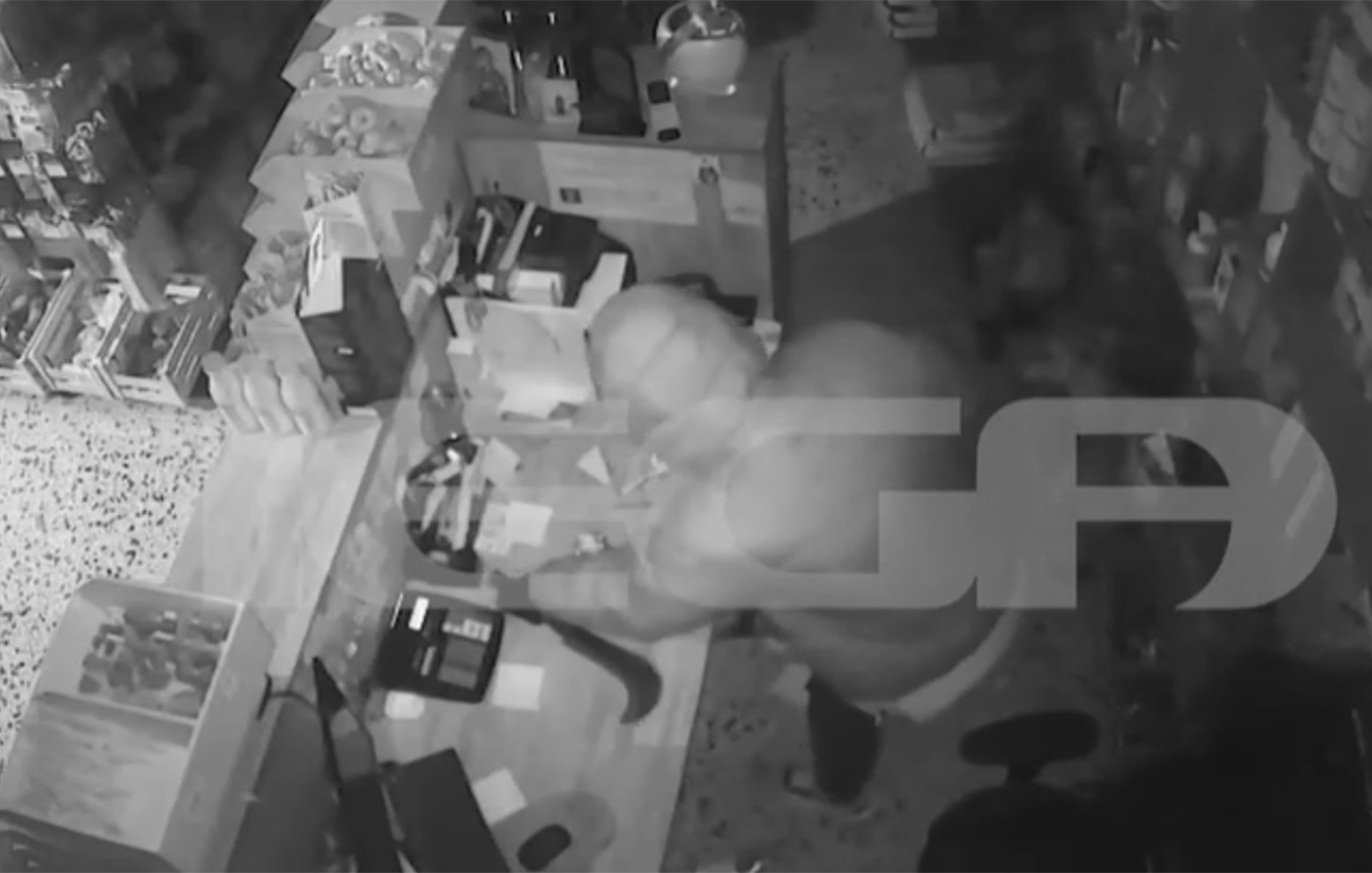 Καρέ καρέ η επιδρομή διαρρηκτών στον Βόλο – Λεηλάτησαν σπίτια και καταστήματα