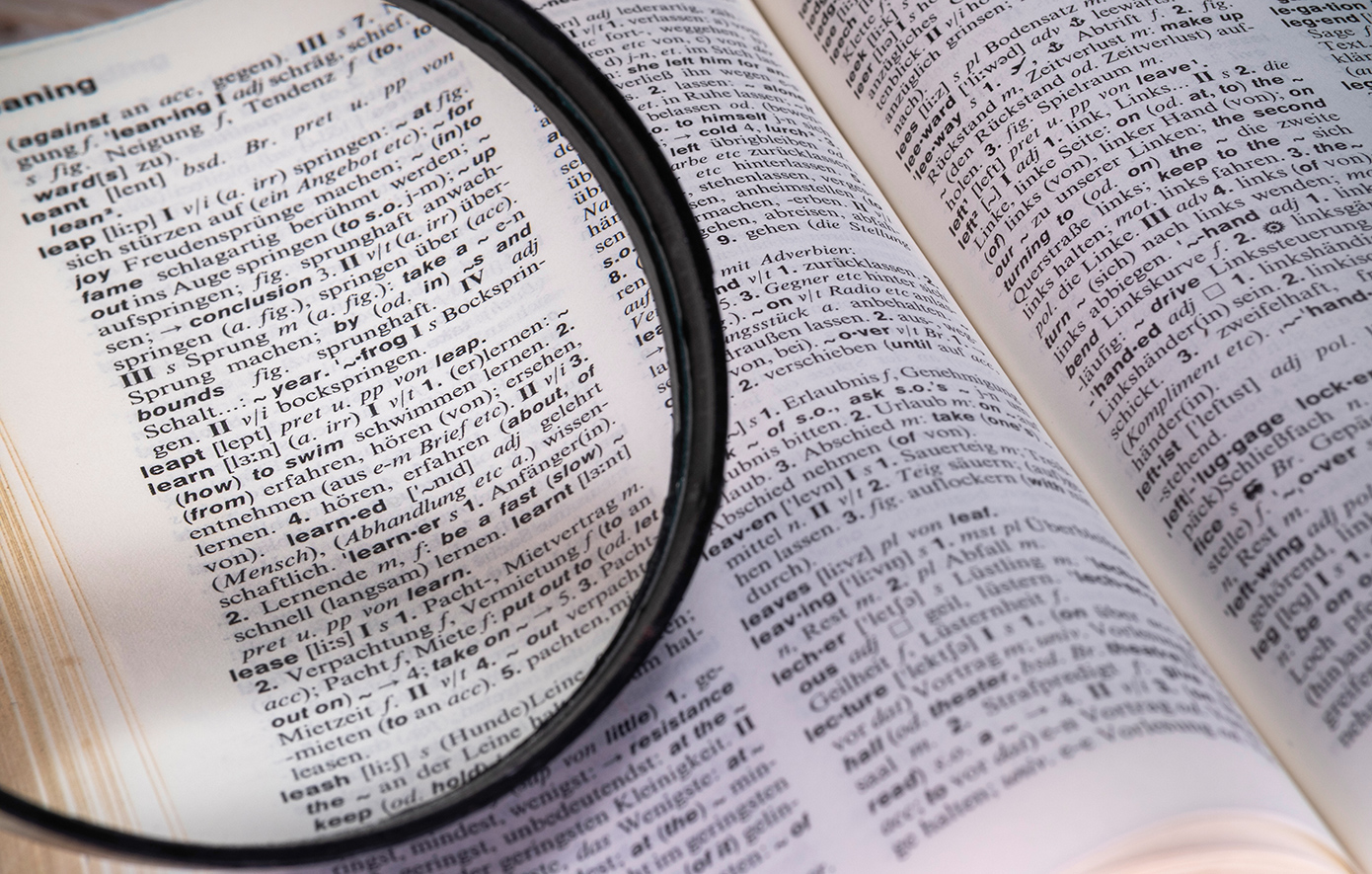 Έλληνας, Ρωμαίος, Ρωμιός και Ρωμιοσύνη: Ο Γιώργος Μπαμπινιώτης αναλύει τη σύνδεσή τους με την πολιτιστική μας ταυτότητα και την κληρονομιά του ελληνισμού