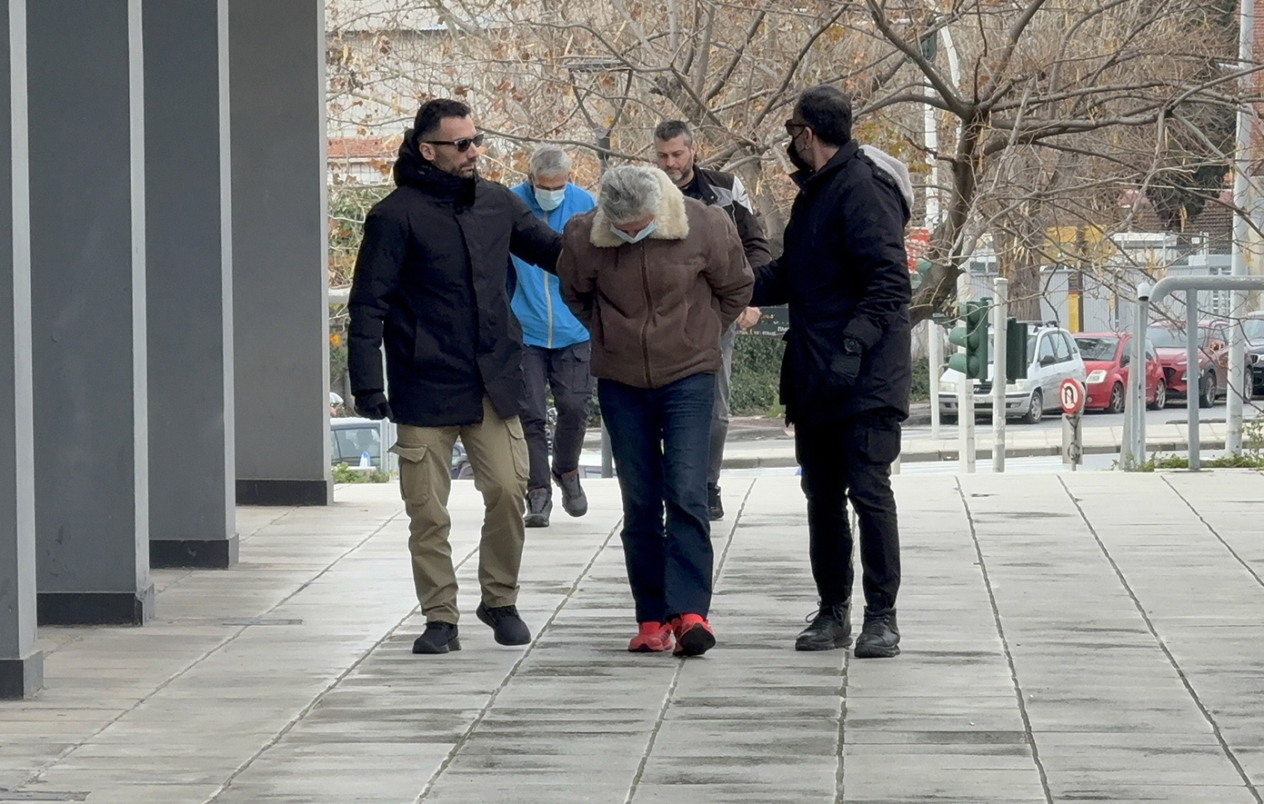 Απορίες για τις ανθρωποκτονίες δύο γυναικών στη Μενεμένη – Υπό «διερεύνηση» οι συλληφθέντες – Τι εξετάζουν οι Αρχές