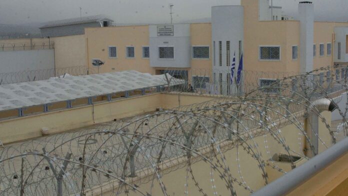 Επιχείρηση στις φυλακές Δομοκού: Βρέθηκαν μαχαίρι και κινητό – Δύο κρατούμενοι συνελήφθησαν