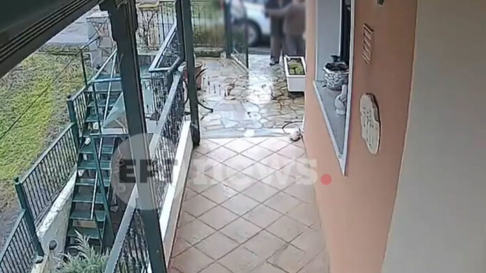 Η στιγμή που Ρομά αγκαλιάζει ηλικιωμένο και αφαιρεί αλυσίδα από τον λαιμό – Πάνω από 400.000 ευρώ η λεία της συμμορίας