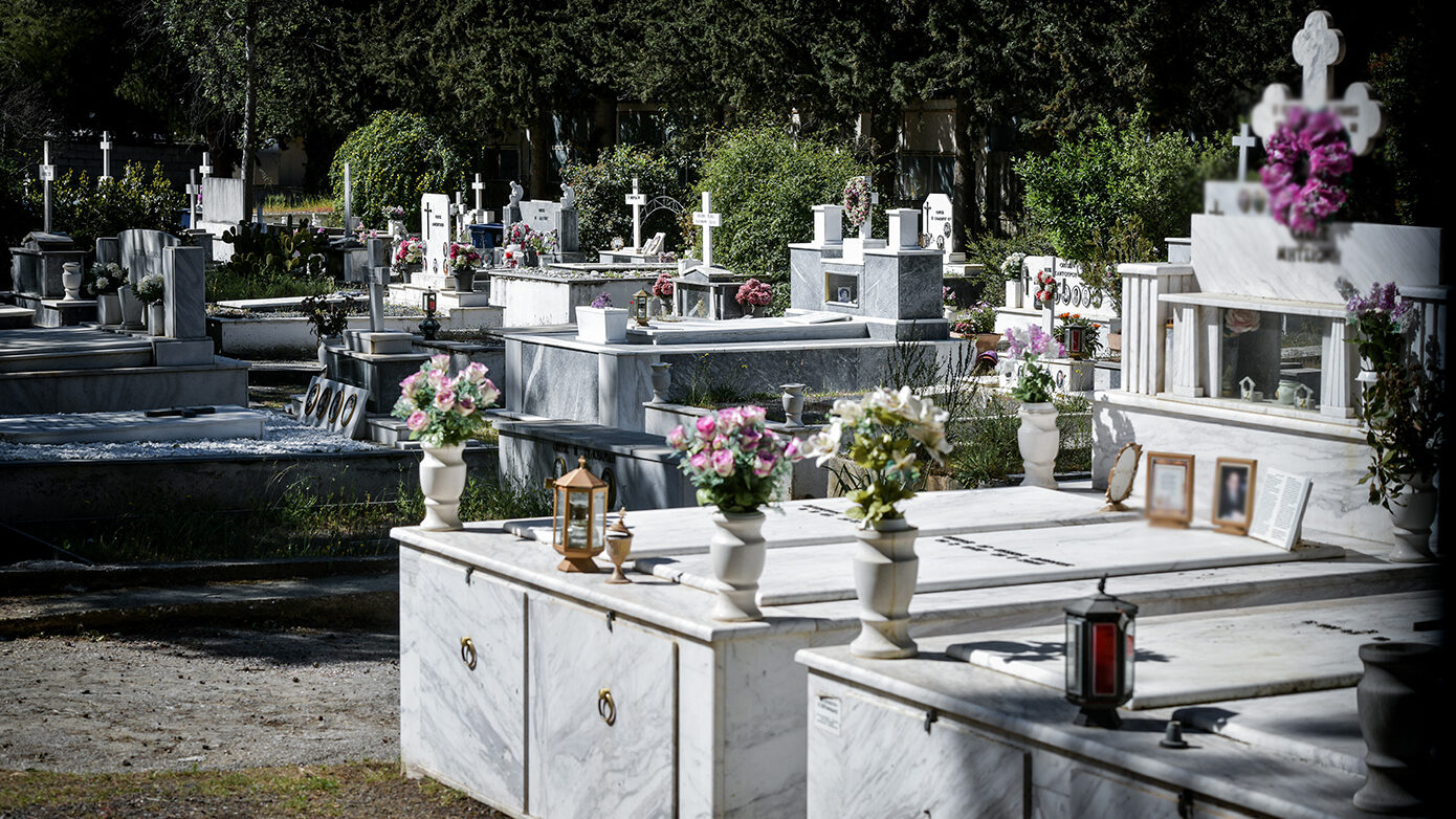 Ξεκινά η εκταφή και επανενταφιασμός των 150 θυμάτων Covid στην Καβάλα – Η αποσύνθεσή τους δεν έχει ολοκληρωθεί