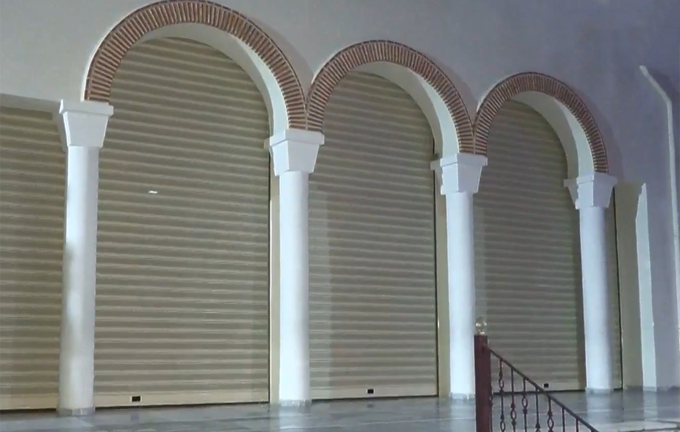 Ιερέας τοποθέτησε ρολά σε ναό στον Κορυδαλλό για να αποτρέψει διαρρήξεις