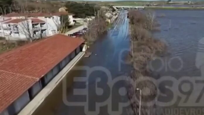 Ο Έβρος σε «κόκκινη προειδοποίηση»: Αυξημένος ο κίνδυνος πλημμυρών και ανόδου της στάθμης του ποταμού