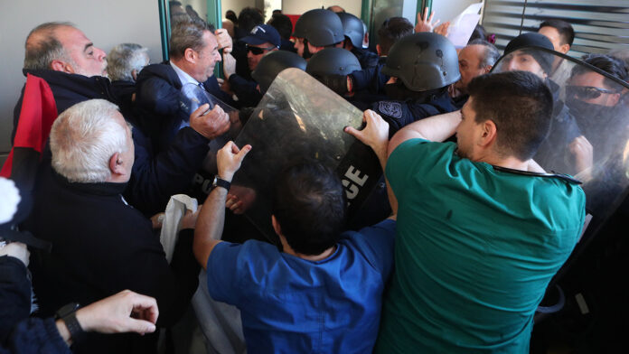 ΠΟΕΔΗΝ σχετικά με τα γεγονότα στο νοσοκομείο Νίκαιας: «Απορρίπτουμε τους προπηλακισμούς»