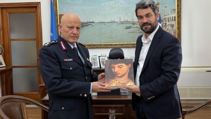 “Ο καινούργιος Γενικός Περιφερειακός Αστυνομικός Διευθυντής Κρήτης επισκέπτεται το Δημαρχείο Χανίων”