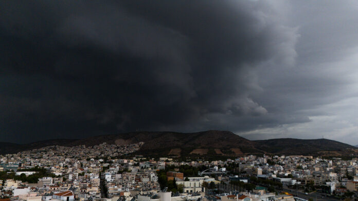 Καταιγίδες σήμερα και τις επόμενες ημέρες – Πού θα χτυπήσουν πιο έντονα και ποια θα είναι η θερμοκρασία