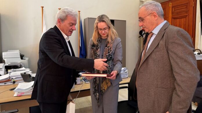 Επαφές του Δημάρχου Ηρακλείου με την Ιρλανδή Πρέσβειρα