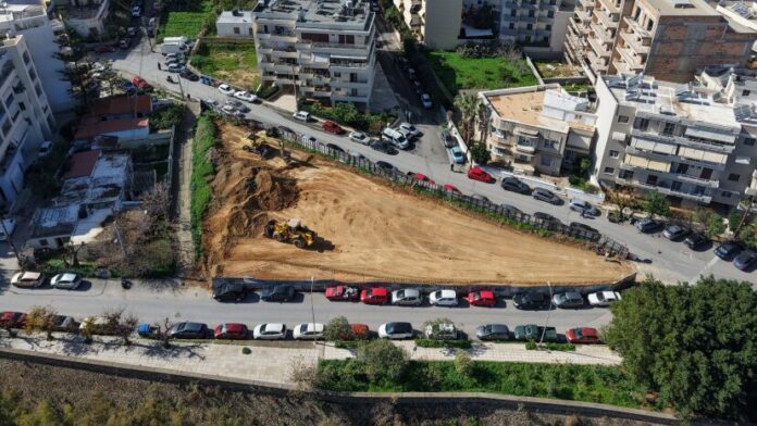 Ανανεωμένος κοινόχρηστος χώρος και πεζοδρόμια με την ανάπλαση στον Μασταμπά Ηρακλείου