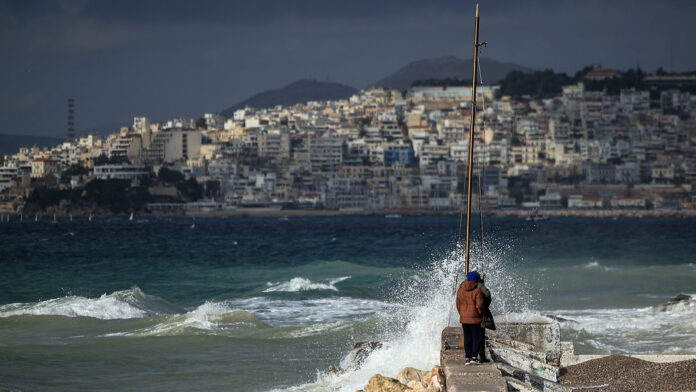 Ακινητοποιημένα στα λιμάνια τα πλοία λόγω ισχυρών ανέμων