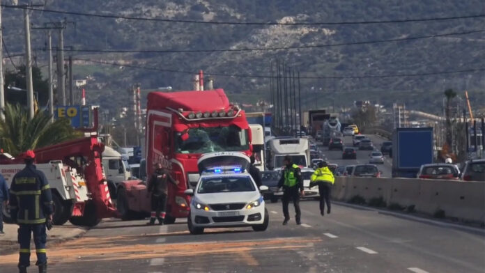 Σύγκρουση φορτηγών και βυτιοφόρου στην Αθηνών-Κορίνθου: Ουρά 15 χιλιομέτρων και διαρροή λαδιών στο οδόστρωμα