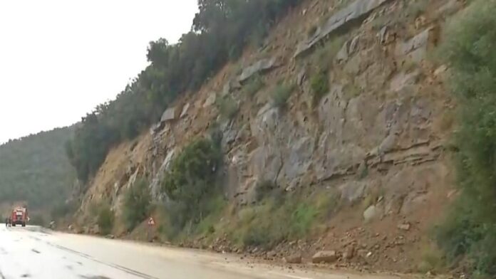 Αποκλεισμένη η π. Εθνική Οδός Άρτας-Αμφιλοχίας εξαιτίας νέας κατολίσθησης – Οδική απομόνωση για την Ήπειρο