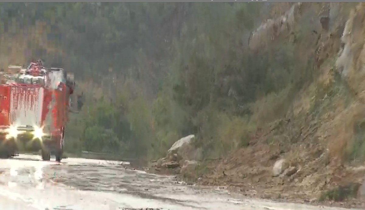 Κλειστή η παλαιά Εθνική Οδός Άρτας – Αμφιλοχίας λόγω νέας κατολίσθησης – Αποκομμένη οδικώς η Ήπειρος