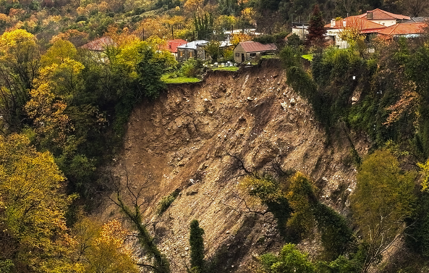 Αυξάνονται οι κατολισθήσεις σε Ήπειρο, Ιόνιο και Πελοπόννησο – ΕΑΓΜΕ: Η κλιματική κρίση πυροδοτεί γεωδυναμικά φαινόμενα