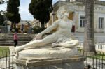 Περιφέρεια Ιονίων Νήσων Υπογραφή πρόσκλησης για την ανακαίνιση του Αχιλλείου