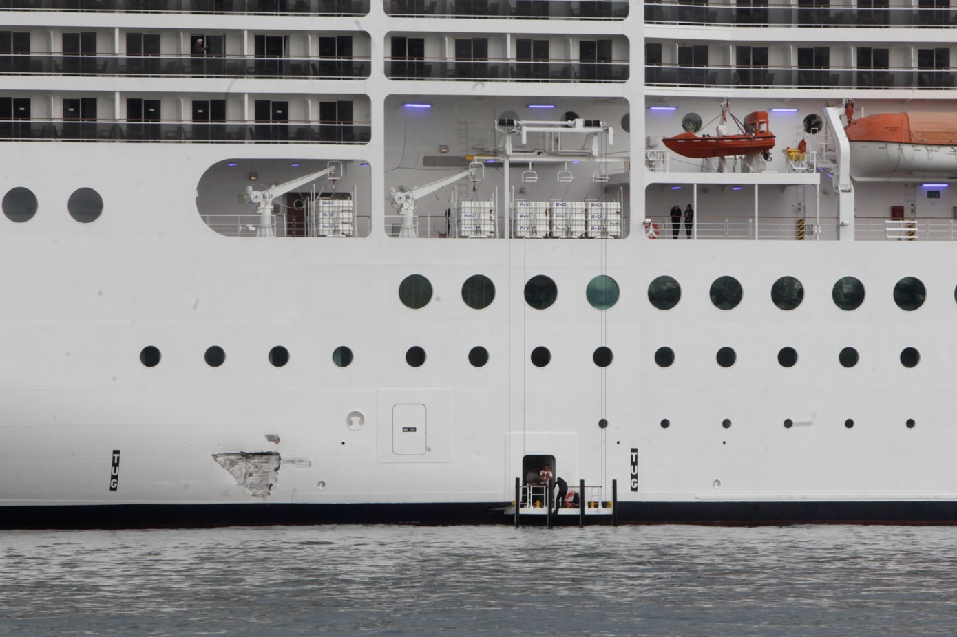 Κρουαζιερόπλοιο εκτός ελέγχου κατά την άφιξη στο λιμάνι του Πειραιά