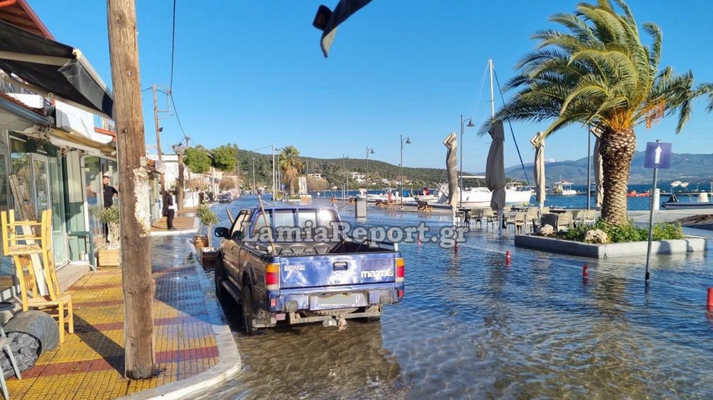 Φθιώτιδα: Η θάλασσα εισέβαλε στη στεριά – Ισχυροί άνεμοι και λασποβροχές, δείτε βίντεο και εικόνες