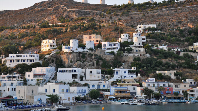Πατέρας κακοποιούσε τον 17χρονο γιο που τον σκότωσε στη Λέρο: Τον είχε χτυπήσει και τραυματίσει με κοπίδι
