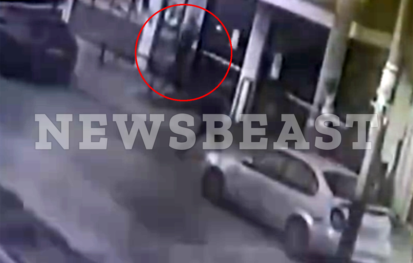 Αποκλειστικό βίντεο από την ένοπλη ληστεία σε σούπερ μάρκετ στον Πειραιά