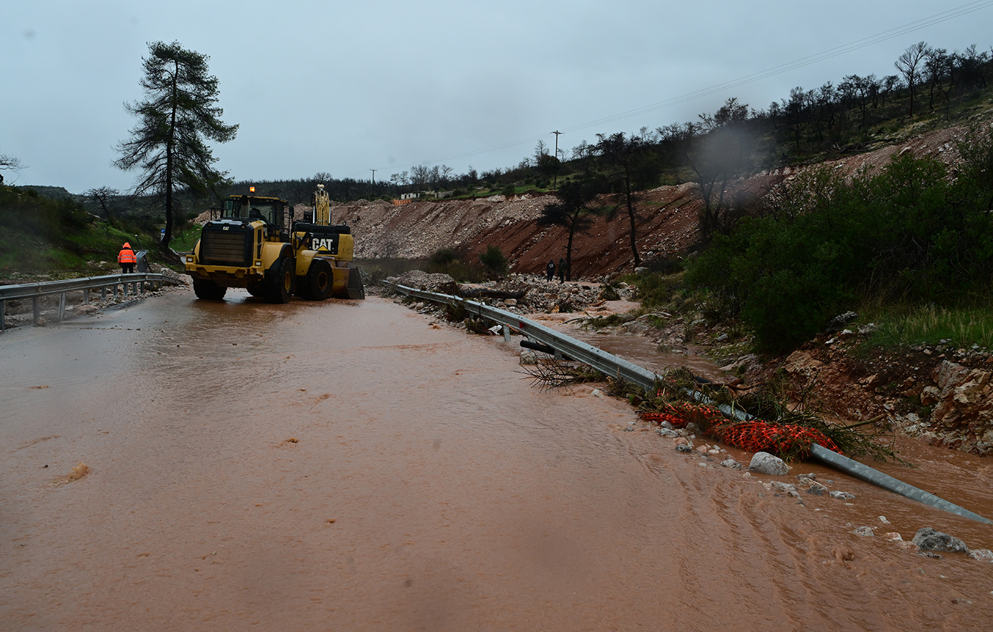Πλημμύρισαν ποτάμια στα Ιωάννινα – Εκτεταμένες περιοχές έχουν βυθιστεί στο νερό