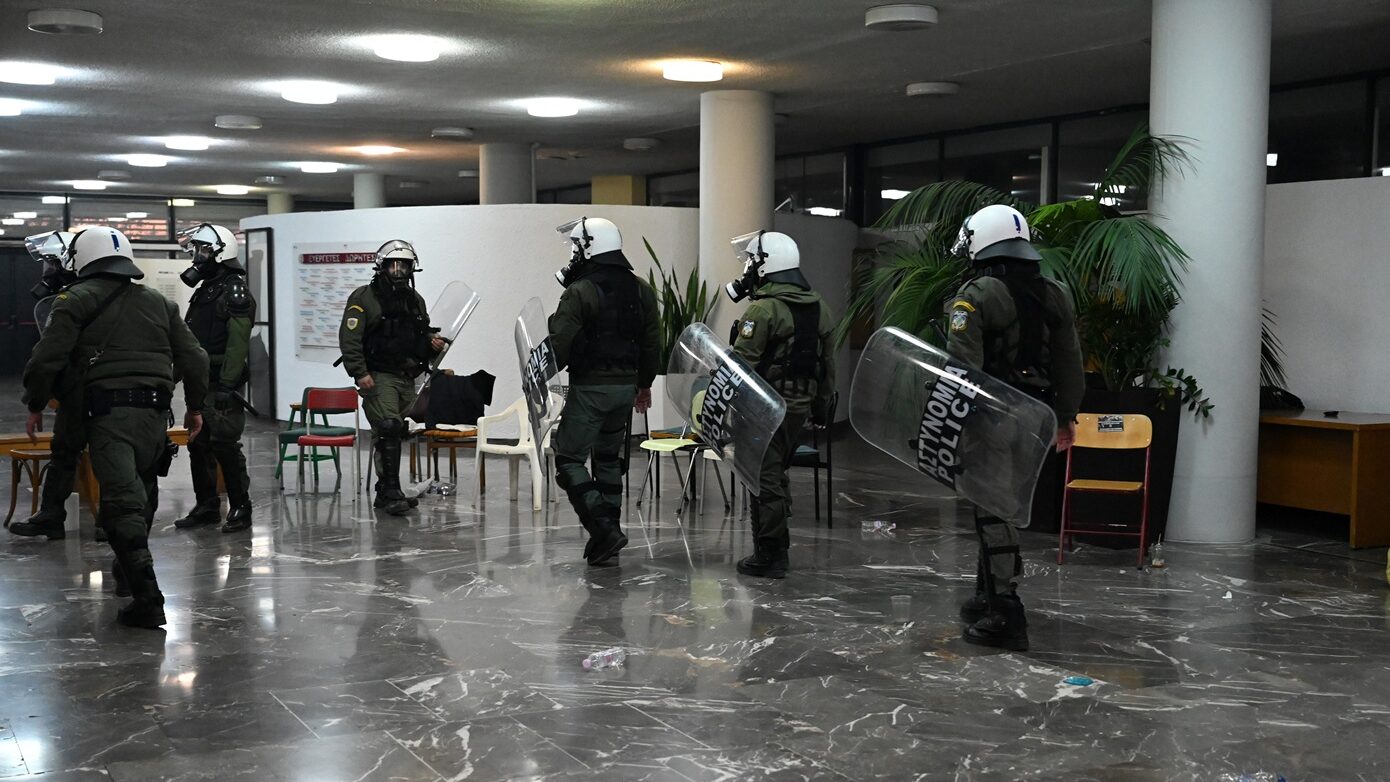 Αστυνομική επιχείρηση στο Αριστοτέλειο Πανεπιστήμιο Θεσσαλονίκης – Πολλές προσαγωγές