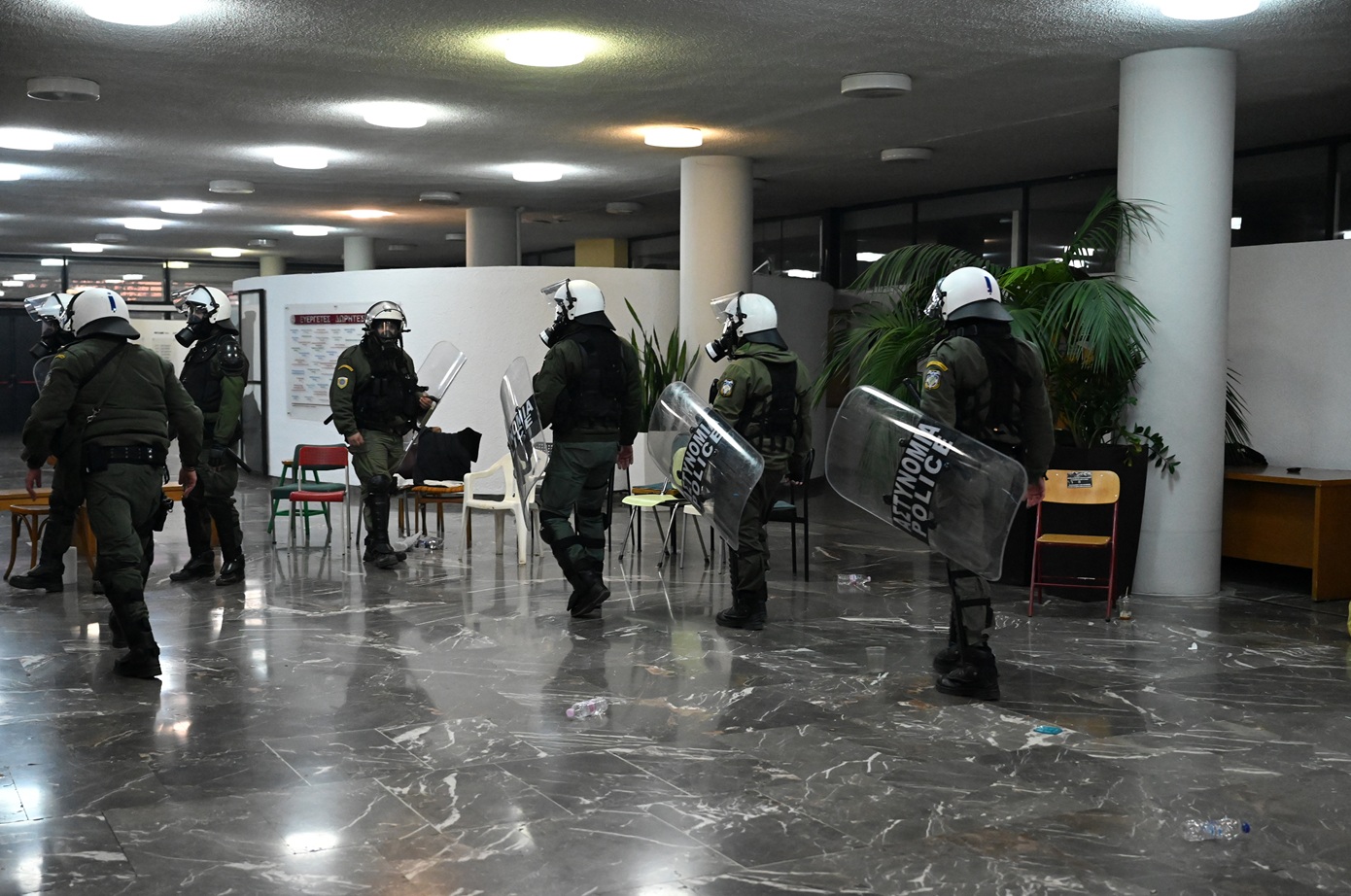 Αστυνομική επιχείρηση στο Αριστοτέλειο Πανεπιστήμιο Θεσσαλονίκης – Πολλές προσαγωγές