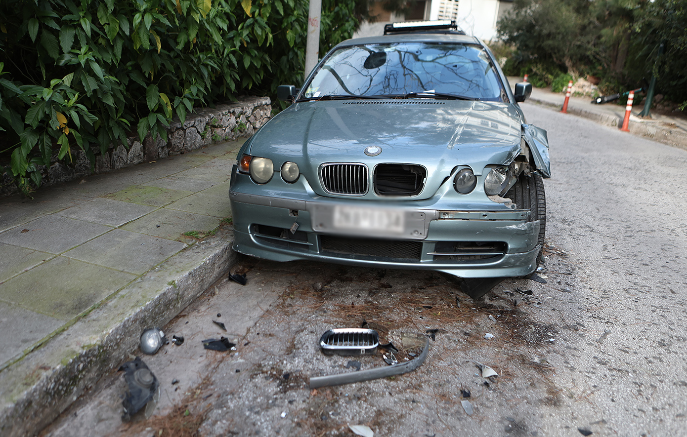 Μεθυσμένη τραγουδίστρια στο Κολωνάκι: Κατηγορίες για επικίνδυνη και μεθυσμένη οδήγηση