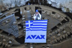 Η ελληνική σημαία στο τοιχίο που διέσχισε ο μετροπόντικας «Αθηνά» – Δήμας: Σημαντική μέρα για τη Γραμμή 4