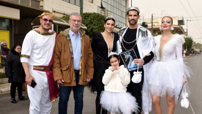 Πλήθος καρναβαλιστών στη φαντασμαγορική παρέλαση του Δ. Μοσχάτου-Ταύρου