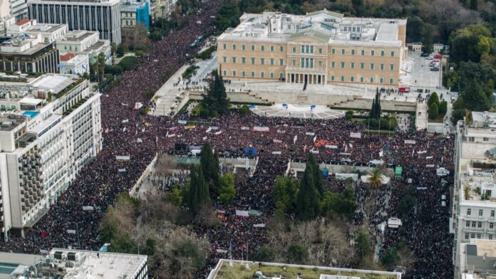 Τρία χρόνια από την τραγωδία των Τεμπών: Πανελλαδικές συγκεντρώσεις, ποιοι απεργούν – Αποκλεισμένο το κέντρο της Αθήνας