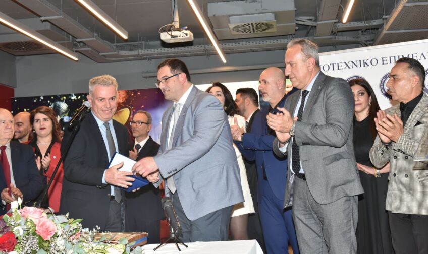 Βράβευση του Δημάρχου Νίκαιας-Αγ.Ι. Ρέντη από το Βιοτεχνικό Επιμελητήριο Πειραιά