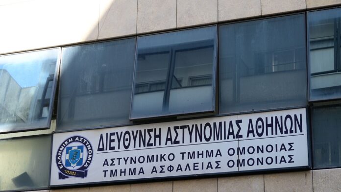 Κακοποίηση 19χρονης στο Α.Τ. Ομονοίας: Οι ένοχοι κατέγραφαν με κάμερα – Προβλήθηκε υλικό στη δίκη