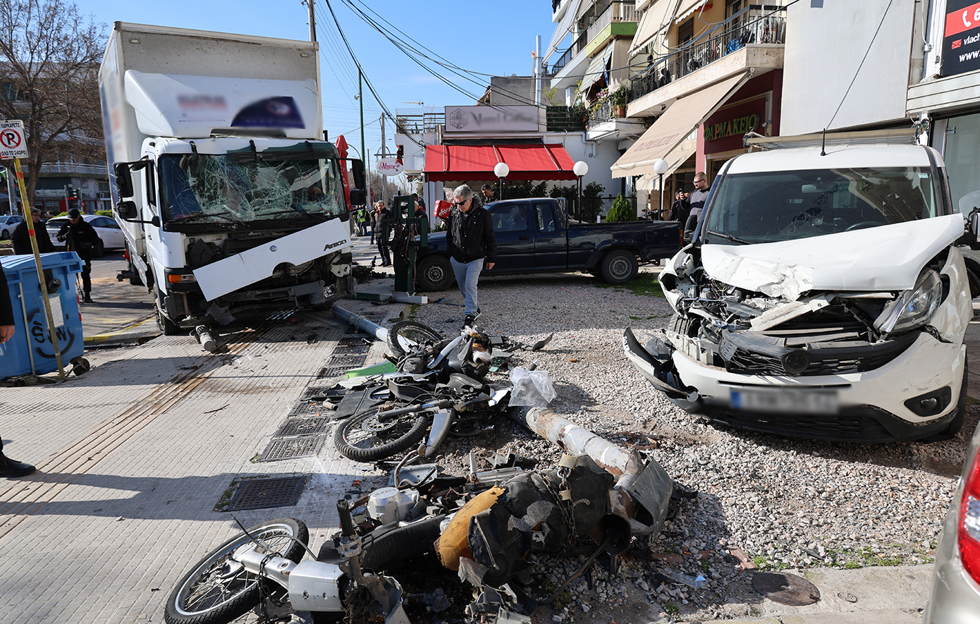 «Ασταμάτητος, μόνο στα αυτοκίνητα φρέναρε» – Μάρτυρας αφηγείται το τροχαίο στη λεωφόρο Θηβών