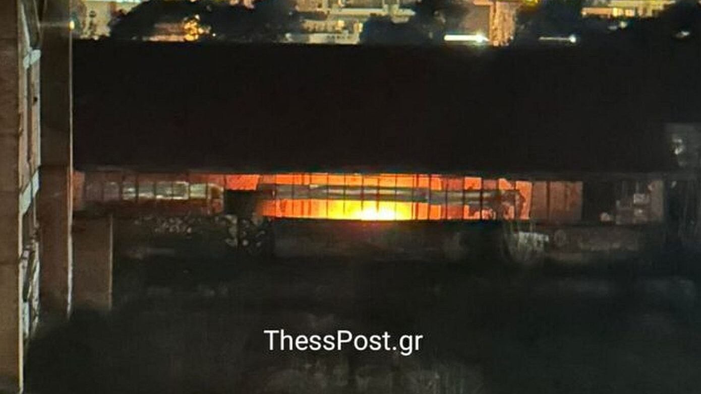 Πυρκαγιά στην εμβληματική κεραμοποιία «Αλλατίνη» στη Θεσσαλονίκη