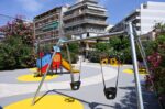 Πανικός στο Περιστέρι: Άγνωστος επιτίθεται σε μητέρες με παιδιά σε παιδική χαρά – Επιχείρησε να χτυπήσει δύο παιδιά με το αυτοκίνητό του