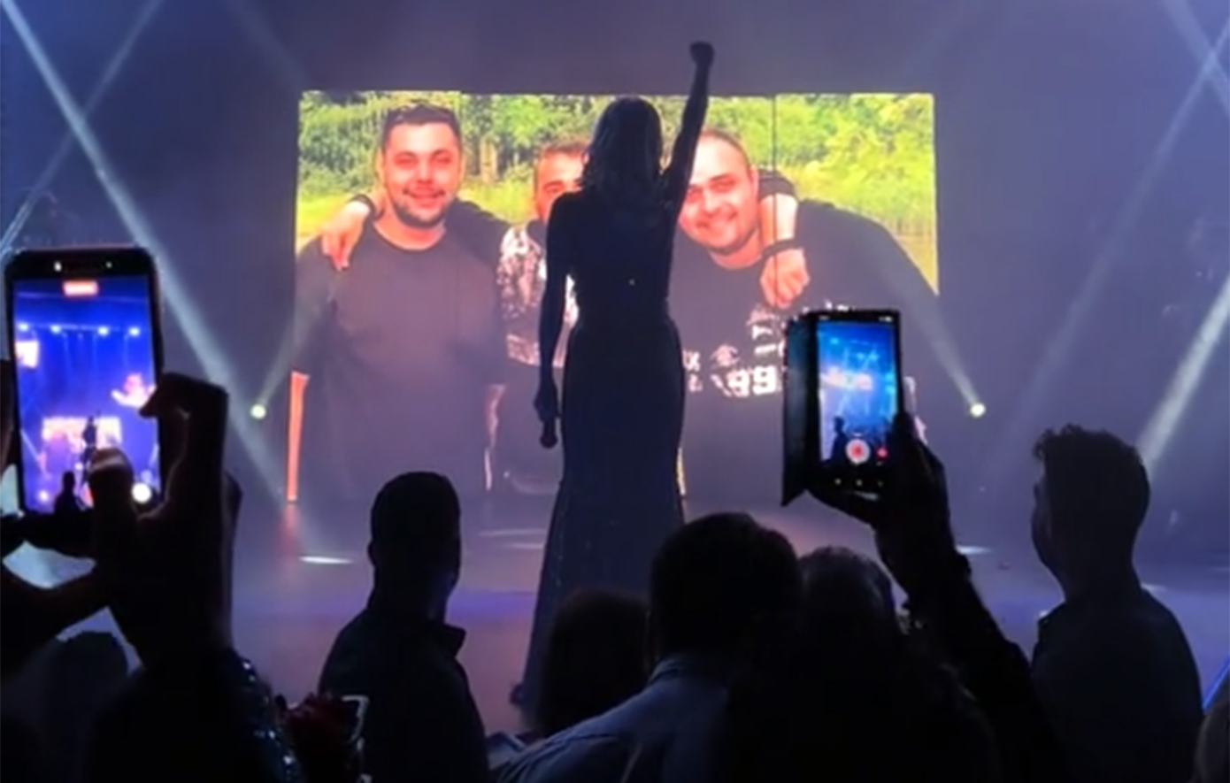 Ο Κιάμος και η Πάολα τίμησαν τα θύματα της πυρκαγιάς στη «Βιολάντα» και του δυστυχήματος των οπαδών του ΠΑΟΚ στη Ρουμανία