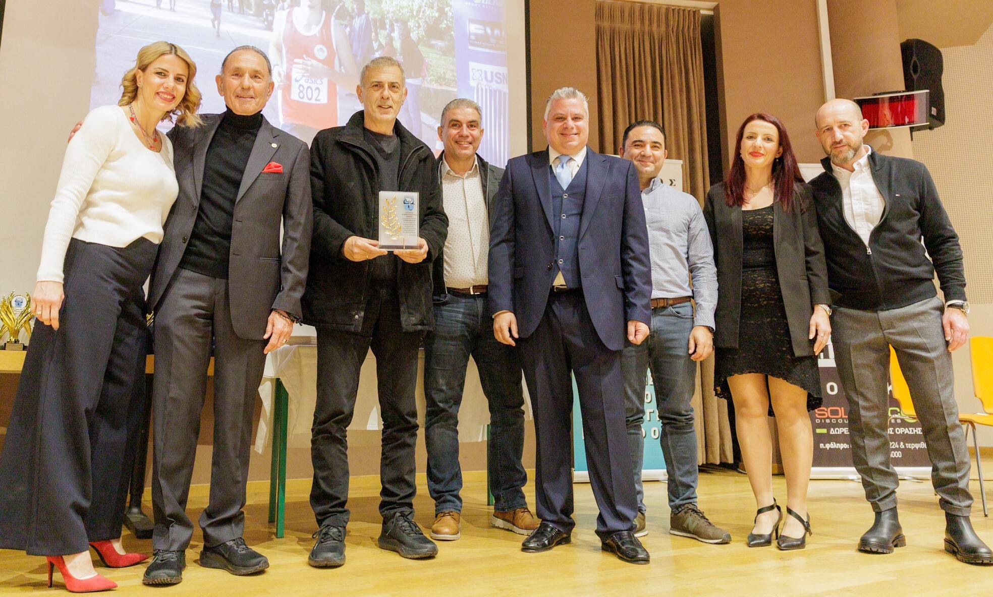 Βράβευση του Γ. Μώραλη από τον Σύλλογο Δρομέων Υγείας Πειραιά