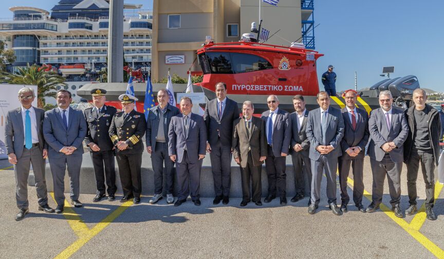 Ο Δήμαρχος Πειραιά στην υποδοχή 5 καινούριων πυροσβεστικών σκαφών